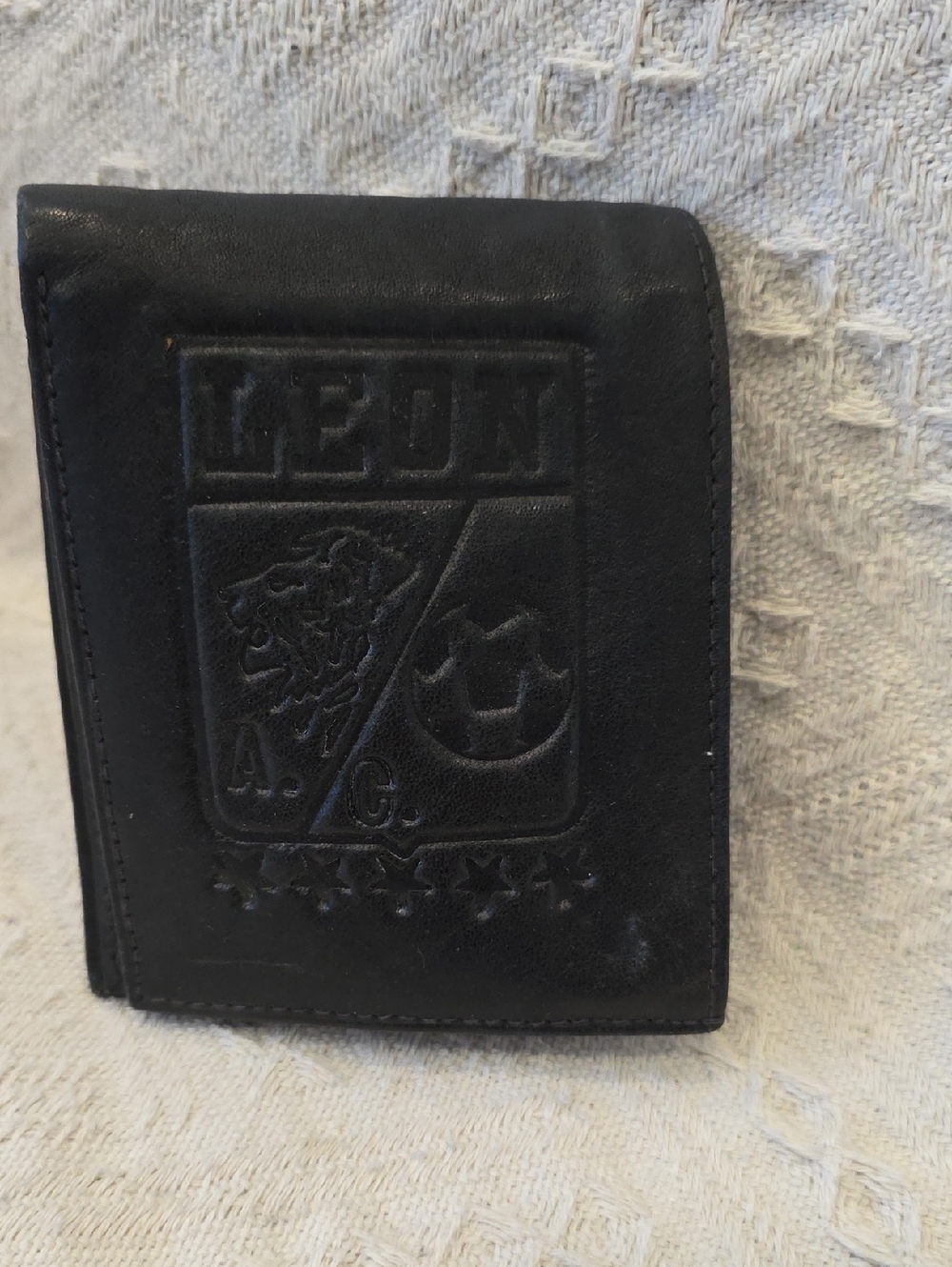 Equipo Leon Billetera De Cuero Black Leather Men's Bi-Fold Wallet Embossed